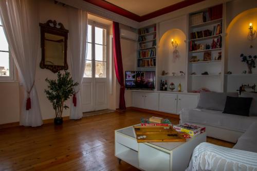 Eleni's Spacious Apartment with Balcony Corfu Old Town