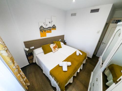 a bedroom with a bed with towels on it at Alojamientos Puerta Palma con vistas y Parking in Badajoz