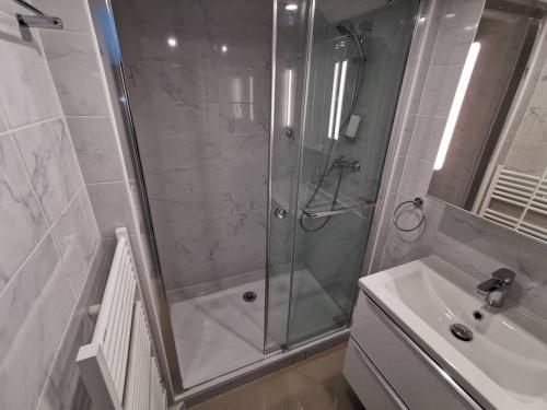 Ένα μπάνιο στο 4 mins RER - St Germain en Laye Super Center - Wei&Pei Apartment
