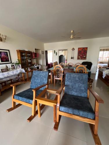 Un lugar para sentarse en The Mountain View home