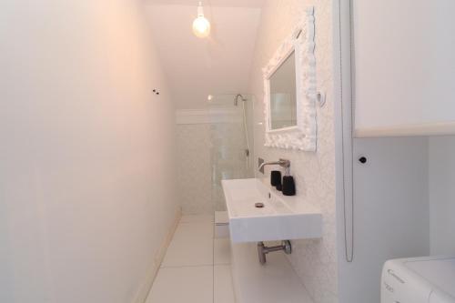 Apartment in villa Mery on the sea
