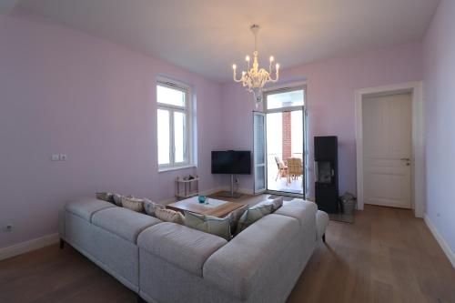 Apartment in villa Mery on the sea