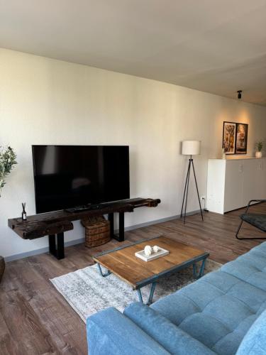 a living room with a large flat screen tv at genießen & entspannen mit einem privaten Parkplatz in Siegen
