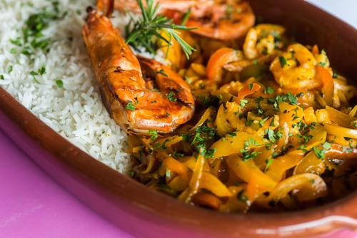 a plate of food with rice and chicken and vegetables at Juquei Frente ao Mar Hotel Pousada in Juquei