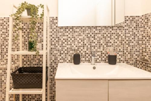 Loft Luxury Design- Apt with 2 bedrooms -WIFI ULTRA-5min METRO