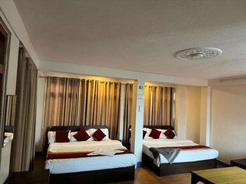 Postel nebo postele na pokoji v ubytování Hotel Silver Jubilee