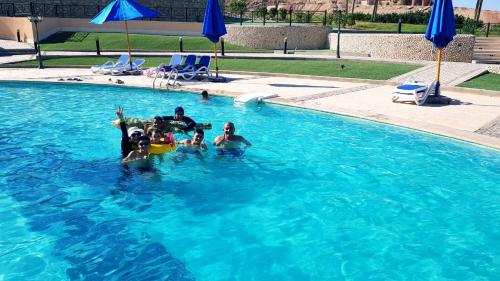 شاليه ببورتو السخنه غرفتين بحديقه Heaven hills عائلات فقط M