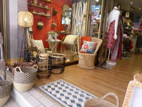 a store with wicker baskets and chairs in a store at La Prairie in Noyers-sur-Jabron