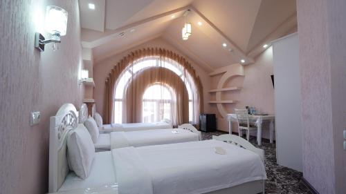 Postel nebo postele na pokoji v ubytování Mahruz HOTEL