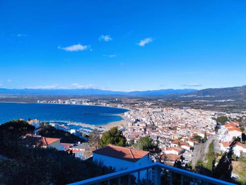 Maison vacances avec piscine commune et vue mer