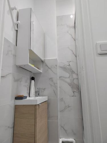 Fotografie z fotogalerie ubytování Studio à deux pas du métro v destinaci Gennevilliers