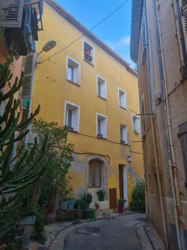 "Le Viala" Studio climatisé - Centre historique - Arrivée autonome