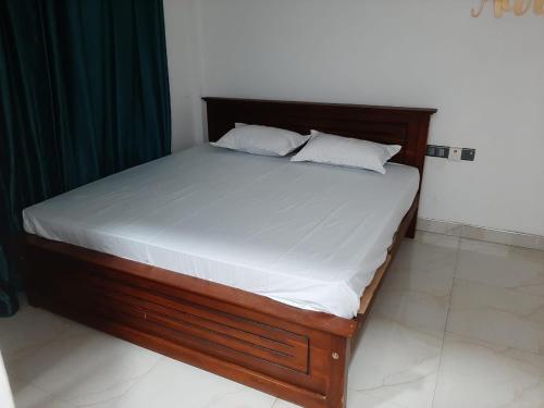Ένα ή περισσότερα κρεβάτια σε δωμάτιο στο Serandib Hotel