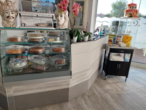 a bakery with a counter with food on display at B&B Brezza Marina & Ristorante Shoreline in Pozzallo