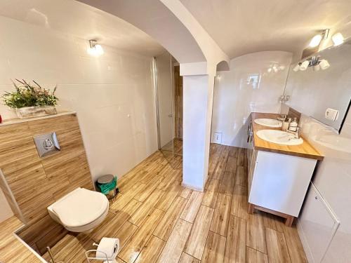 Ένα μπάνιο στο Apartament Bukowy