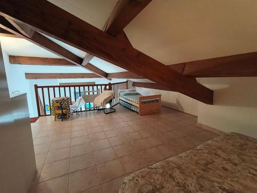 Photo de la galerie de l'établissement T3 DUPLEX 6 Voyageurs 50 metres des plages, à Fréjus