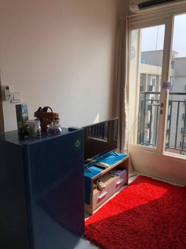 Posezení v ubytování 2BR at PGV Cimanggis with Netflix near exit Toll Jagorawi