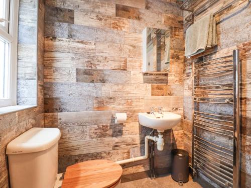 a bathroom with a toilet and a sink at Goldhurst Apartment in Hastings