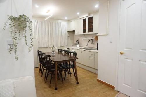 OU House 신사역도보3분,가로수길, 강남, 3호선, 8인실, 3룸, 베드4_3