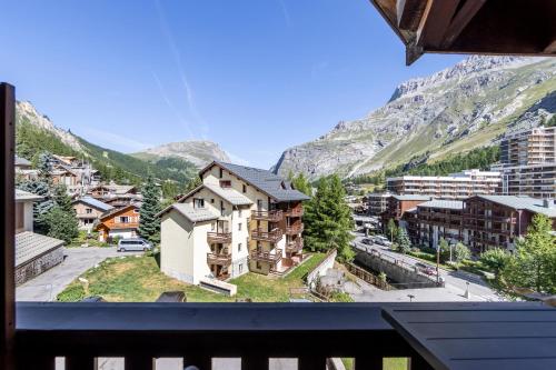 CHANTELOUVE Tres bel appartement avec une jolie Vue