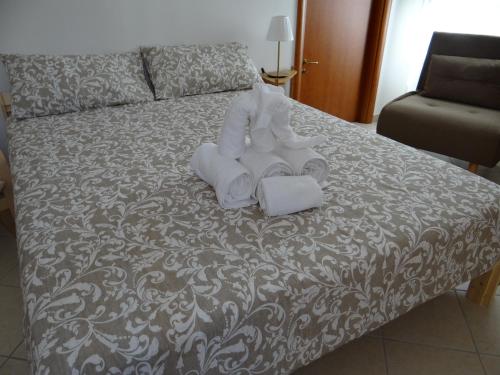 a bed with two towels on top of it at Casa vacanze Dimora San Nicola in Eboli