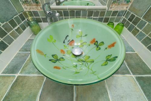 a bathroom sink with a plate with flowers on it at Penzion U Zámku in Mělník