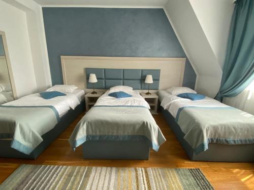 Кровать или кровати в номере Hotel Club Bucovina Resort & Spa