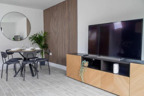 TV a/nebo společenská místnost v ubytování Durham, Free Parking, Central - Modern House