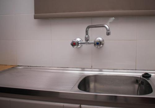 a kitchen sink with a faucet on the wall at ΑΚΤΗ ΞΟΒΡΙΟΣ in Kivérion
