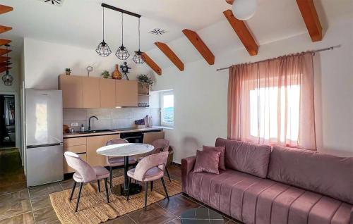 Kuchyň nebo kuchyňský kout v ubytování Beautiful Home In Skradin With Kitchen