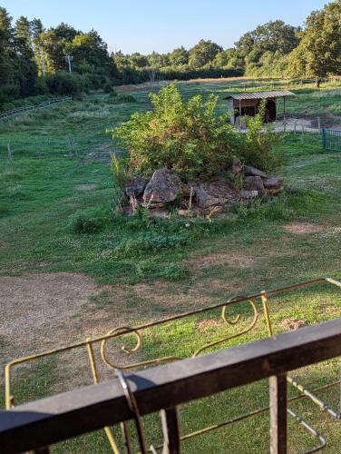 Photo de la galerie de l'établissement Chambre Lucile, nuit au calme en pleine nature, à Bagneux
