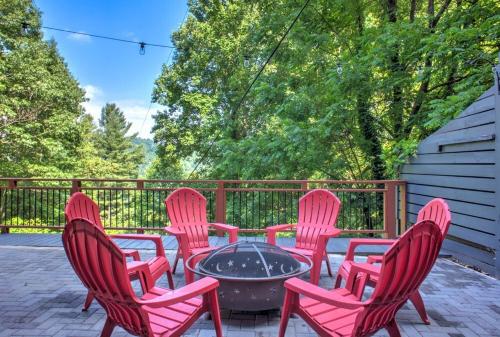 Балкон или терраса в The Peaceful Fox - Relaxing Retreat in Asheville - Family
