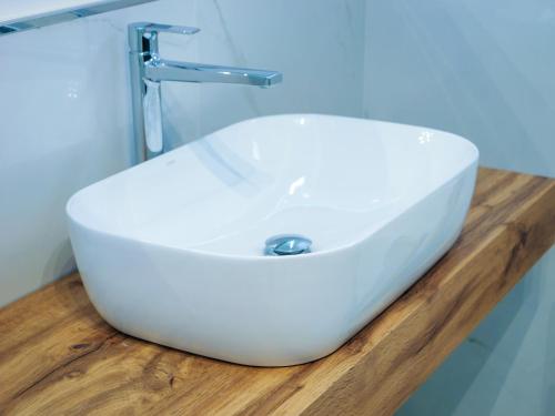 a white sink on a wooden counter in a bathroom at Giardino Dei Principi d'Abruzzo in Citta' Sant'Angelo