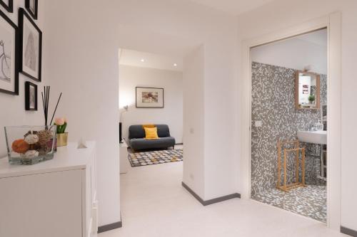 a living room with a sink and a mirror at Dolce Vita Suite in Trastevere in Rome