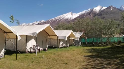 Nespecifikovaný výhled na hory nebo výhled na hory při pohledu z penzionu