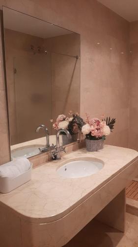 a bathroom counter with a sink and a mirror at El Ático in Alicante
