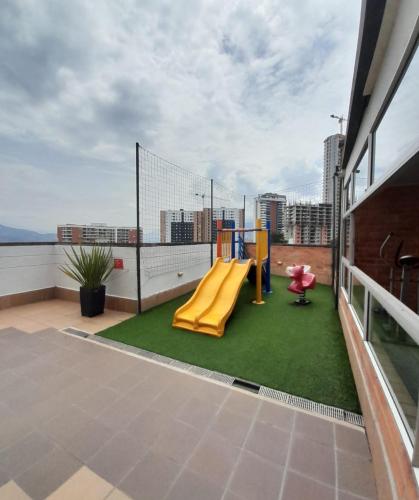 a playground on the roof of a building at APARTAMENTO CON ELEGANCíA Y CONFORT EN SABANETA in Sabaneta