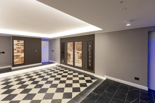 a room with a checkered floor at Teatro Romano Exclusive Suites in Trieste