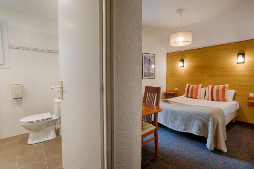Koupelna v ubytování Hotel Le Branhoc - Brit Hotel Auray
