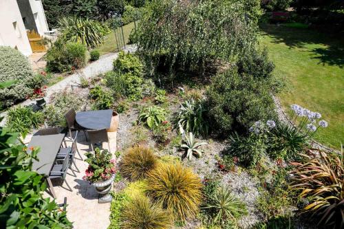 a garden with a chair and some plants at Hotel Le Branhoc - Brit Hotel Auray in Auray