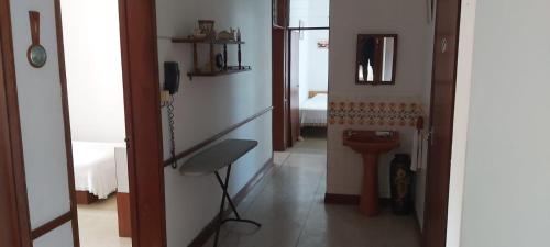 a hallway with a mirror and a chair in a room at MonKAZ Résidence 3 chambres, Pereybère in Bain Boeuf