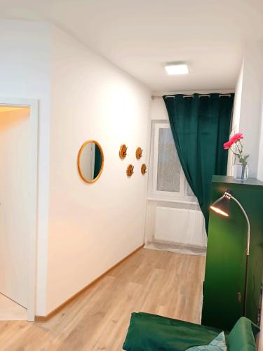 a room with a white wall and a green curtain at Apartments Romantic and Family Room Zemlinski in Payerbach