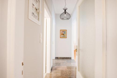 Фотография из галереи Charming & Authentic Gem - Walk to Port & Shops! в Патре