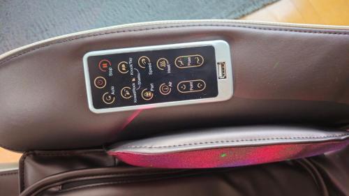 a remote control sitting on the seat of a car at SAUNA - MASSAGE -Bodensee-Cinema Feeling- Home Sharing - Parking - Küche in Radolfzell am Bodensee