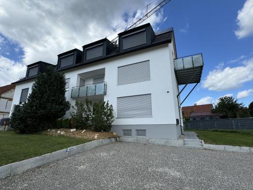 a white building with windows on the side of it at Ferienwohnung Adelsried 2 in Adelsried