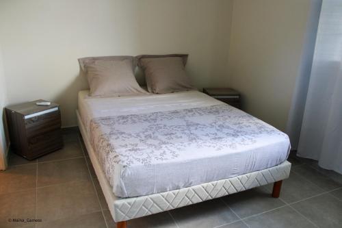Postel nebo postele na pokoji v ubytování Bas de villa F2 neuf avec terrasse et piscine