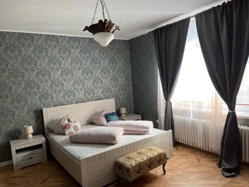 Postel nebo postele na pokoji v ubytování Apartments Zámoček Staré časy