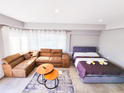 Χώρος καθιστικού στο RoofTop Apartment Sweet