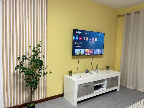 TV a/nebo společenská místnost v ubytování La Fraîcheur d'Alizé - Piscine - Plage - Jardin