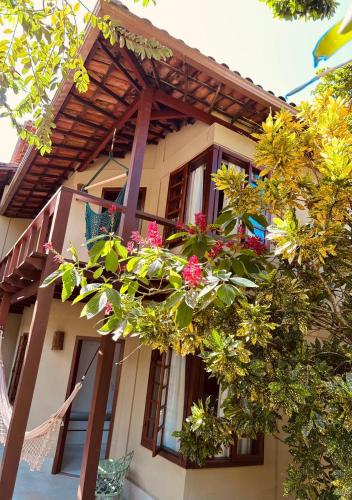 a building with flowers in front of it at Pousada Coisa e Tao in Arraial d'Ajuda